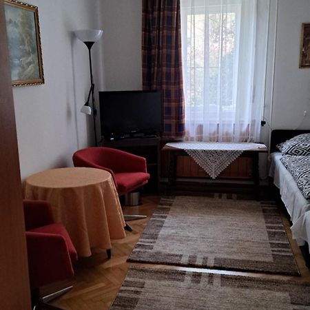 Villa Julia Budapest Bagian luar foto